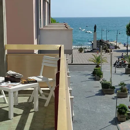 Tizi Corso Reginna Apartment