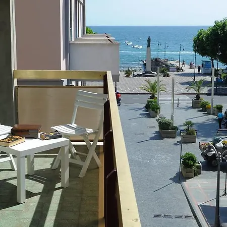 Tizi Corso Reginna Apartment