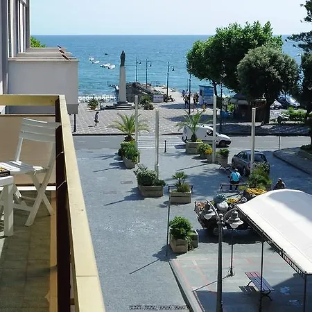 Tizi Corso Reginna Apartman